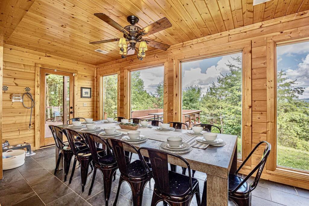 Panorama Mountain View Cabin, Less Than 10 Miles From Gatlinburg And Dollywood, Dog Friendly, 6 Bedrooms Sleeps 17, Fire Pit, Hottub, Washer Dryer, Fully Loaded Kitchen, Gameroom With A Tv, Pool Table, Arcade, Air Hockey, And Foosball Sevierville Εξωτερικό φωτογραφία
