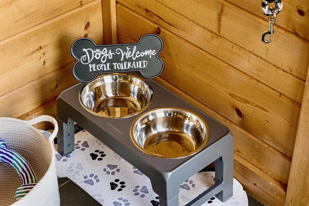 Panorama Mountain View Cabin, Less Than 10 Miles From Gatlinburg And Dollywood, Dog Friendly, 6 Bedrooms Sleeps 17, Fire Pit, Hottub, Washer Dryer, Fully Loaded Kitchen, Gameroom With A Tv, Pool Table, Arcade, Air Hockey, And Foosball Sevierville Εξωτερικό φωτογραφία