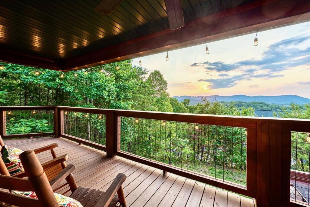 Panorama Mountain View Cabin, Less Than 10 Miles From Gatlinburg And Dollywood, Dog Friendly, 6 Bedrooms Sleeps 17, Fire Pit, Hottub, Washer Dryer, Fully Loaded Kitchen, Gameroom With A Tv, Pool Table, Arcade, Air Hockey, And Foosball Sevierville Εξωτερικό φωτογραφία