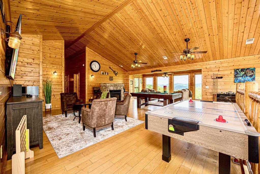 Panorama Mountain View Cabin, Less Than 10 Miles From Gatlinburg And Dollywood, Dog Friendly, 6 Bedrooms Sleeps 17, Fire Pit, Hottub, Washer Dryer, Fully Loaded Kitchen, Gameroom With A Tv, Pool Table, Arcade, Air Hockey, And Foosball Sevierville Εξωτερικό φωτογραφία