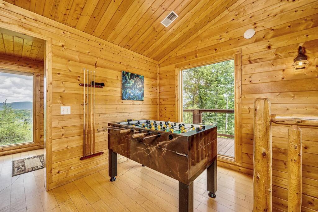 Panorama Mountain View Cabin, Less Than 10 Miles From Gatlinburg And Dollywood, Dog Friendly, 6 Bedrooms Sleeps 17, Fire Pit, Hottub, Washer Dryer, Fully Loaded Kitchen, Gameroom With A Tv, Pool Table, Arcade, Air Hockey, And Foosball Sevierville Εξωτερικό φωτογραφία