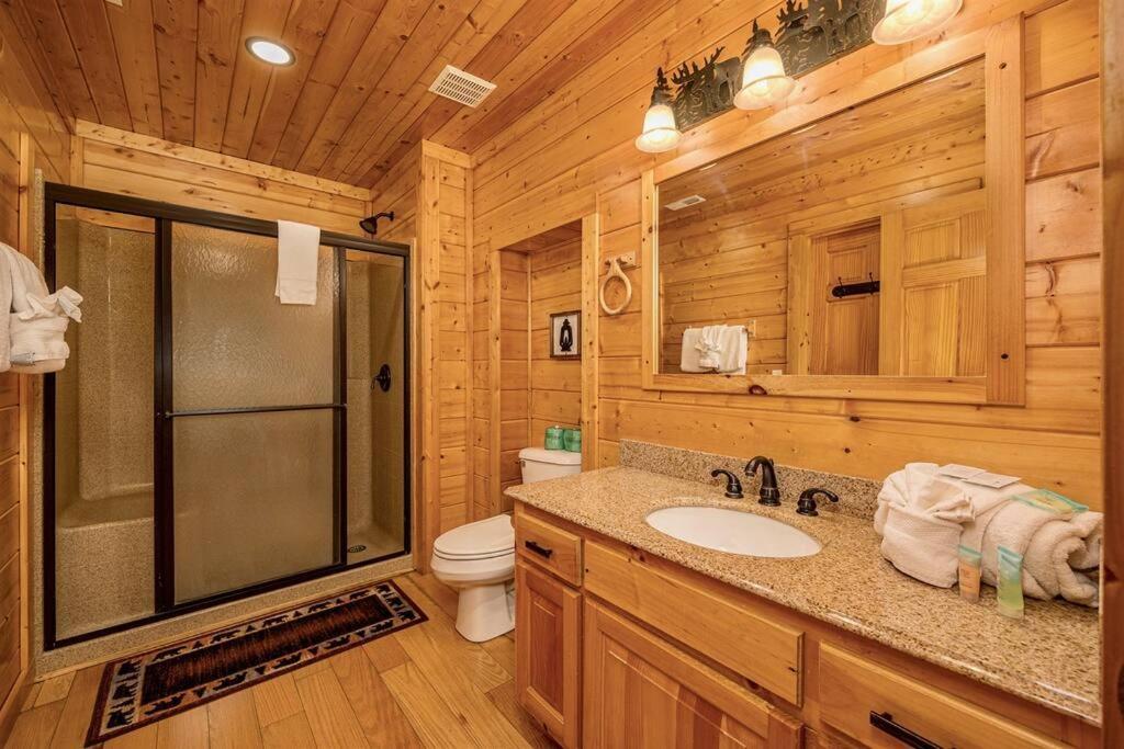 Panorama Mountain View Cabin, Less Than 10 Miles From Gatlinburg And Dollywood, Dog Friendly, 6 Bedrooms Sleeps 17, Fire Pit, Hottub, Washer Dryer, Fully Loaded Kitchen, Gameroom With A Tv, Pool Table, Arcade, Air Hockey, And Foosball Sevierville Εξωτερικό φωτογραφία
