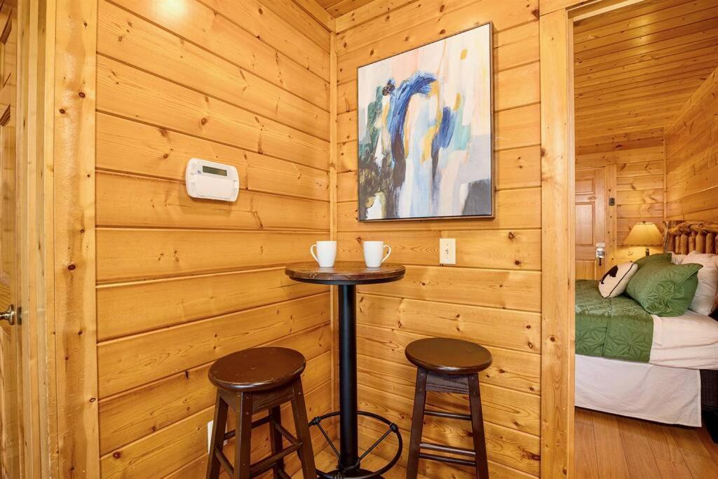 Panorama Mountain View Cabin, Less Than 10 Miles From Gatlinburg And Dollywood, Dog Friendly, 6 Bedrooms Sleeps 17, Fire Pit, Hottub, Washer Dryer, Fully Loaded Kitchen, Gameroom With A Tv, Pool Table, Arcade, Air Hockey, And Foosball Sevierville Εξωτερικό φωτογραφία