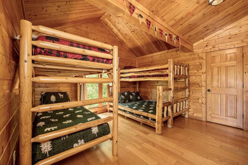Panorama Mountain View Cabin, Less Than 10 Miles From Gatlinburg And Dollywood, Dog Friendly, 6 Bedrooms Sleeps 17, Fire Pit, Hottub, Washer Dryer, Fully Loaded Kitchen, Gameroom With A Tv, Pool Table, Arcade, Air Hockey, And Foosball Sevierville Εξωτερικό φωτογραφία