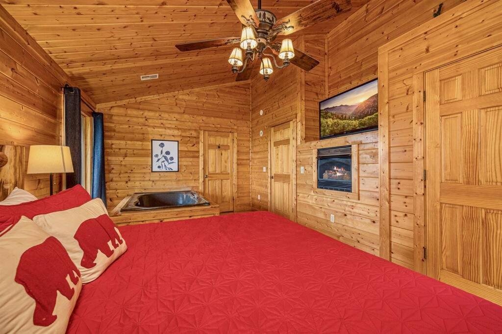 Panorama Mountain View Cabin, Less Than 10 Miles From Gatlinburg And Dollywood, Dog Friendly, 6 Bedrooms Sleeps 17, Fire Pit, Hottub, Washer Dryer, Fully Loaded Kitchen, Gameroom With A Tv, Pool Table, Arcade, Air Hockey, And Foosball Sevierville Εξωτερικό φωτογραφία