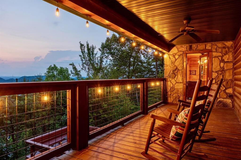 Panorama Mountain View Cabin, Less Than 10 Miles From Gatlinburg And Dollywood, Dog Friendly, 6 Bedrooms Sleeps 17, Fire Pit, Hottub, Washer Dryer, Fully Loaded Kitchen, Gameroom With A Tv, Pool Table, Arcade, Air Hockey, And Foosball Sevierville Εξωτερικό φωτογραφία